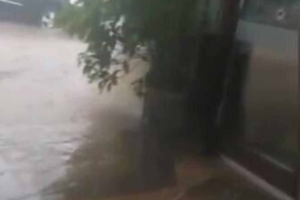 DRAMA U BOSANSKOM RESTORANU! Kafana poplavljena, a jagnje još na ražnju (VIDEO)