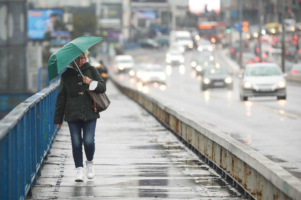 OČEKUJE SE PROMENLJIVO STANJE KOLOVOZA: Kiša i pljuskovi usporavaće saobraćaj