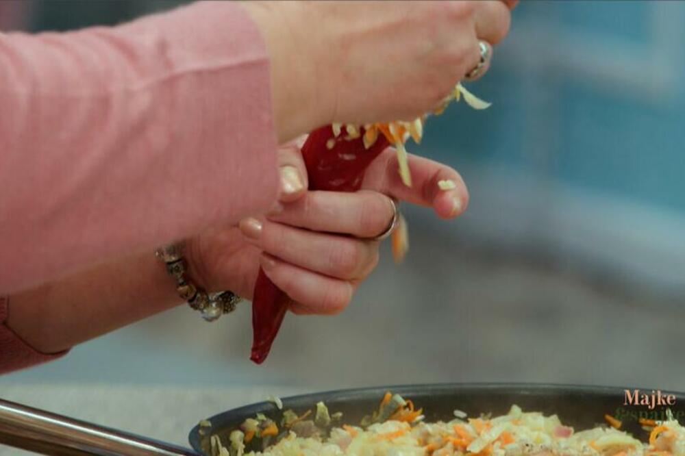 ZABORAVIĆETE NA RUSKU: Salata sa paprikama čiji ukus će vas ODUVATI! (RECEPT)