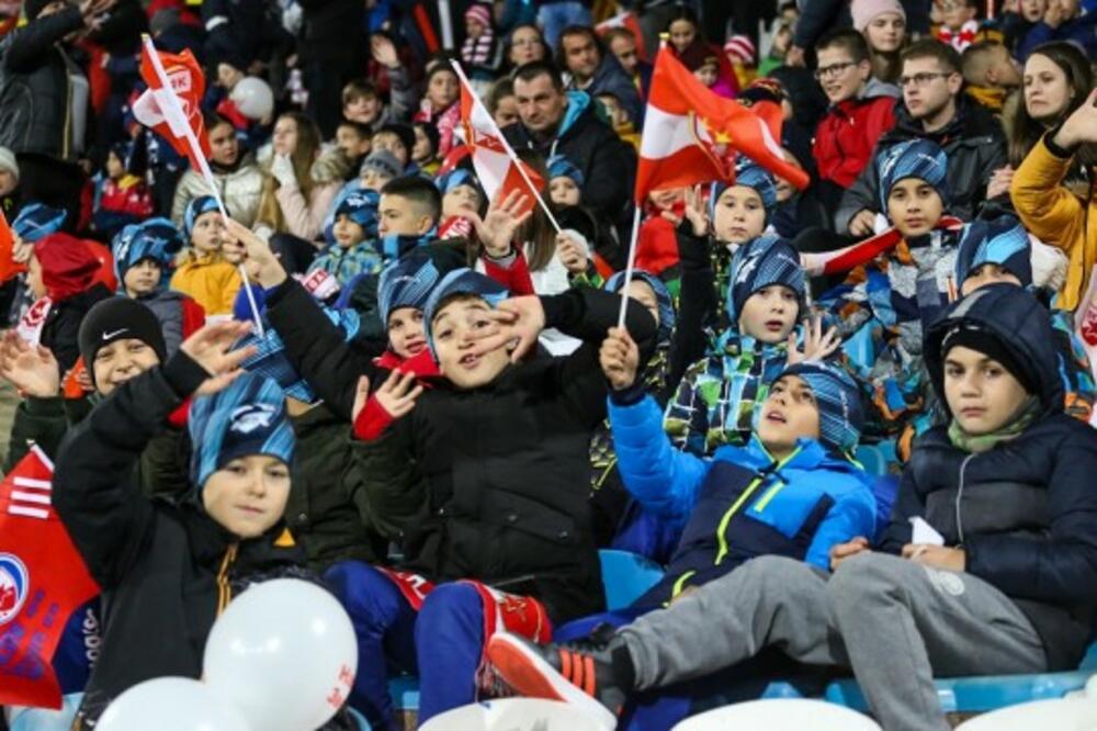 PONOVO SU BILI IGRAČ VIŠE: Mališani koji su bodrili Zvezdu u četvrtak pozvali sve na stadion u nedelju (VIDEO)