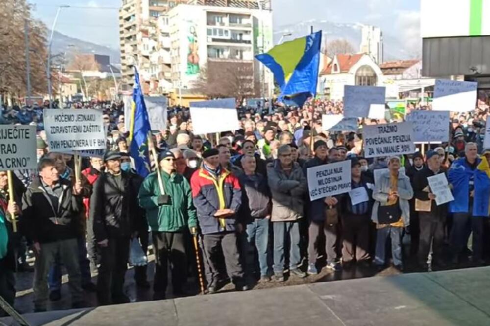 "DANAS KAŽEMO - DOSTA": Protest penzionera u Zenici, imaju samo 1 zahtev! (VIDEO)