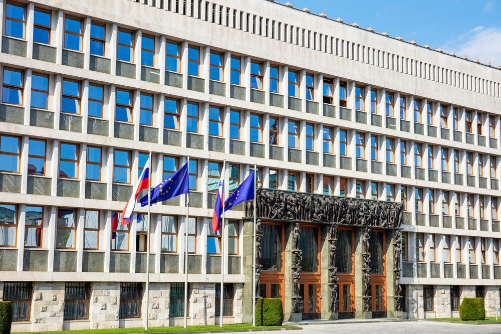 Slovenija usvojila paket mera od 240 miliona evra za ublažavanje krize