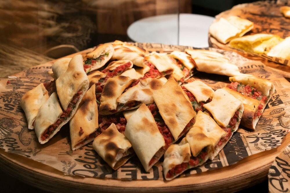 TURSKI SPECIJALITET OD TESTA: PIDE morate probati, podsećaju na picu i svako ko ih proba ZAVOLI IH! (RECEPT)