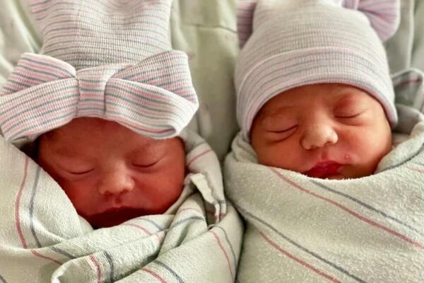 NEVEROVATNO! Blizanci rođeni u 2 različite godine, a razmak između njih samo 15 minuta (FOTO)