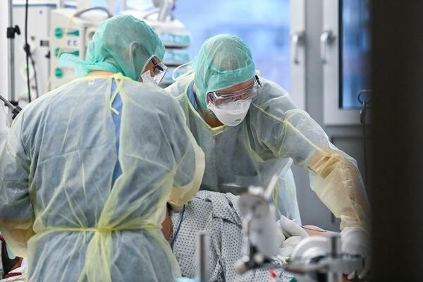 DEKAN MEDICINSKOG FAKULTETA: Pacijenti kojima su odlagane operacije zbog pandemije dolaze u KRITIČNOM stanju!