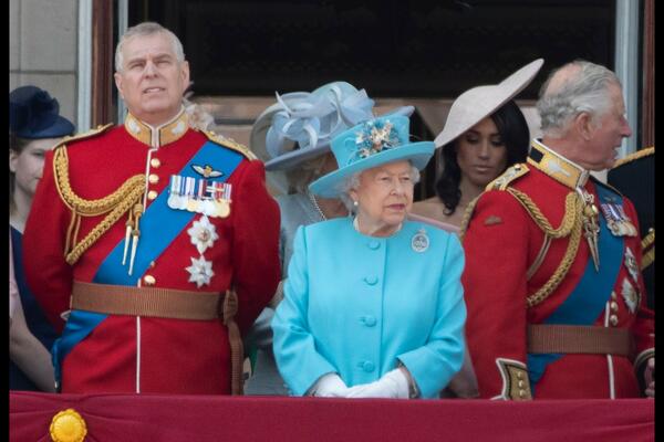 BRITANSKI PRINC POZITIVAN NA KORONU: Propustiće bitan događaj za kraljicu Elizabetu
