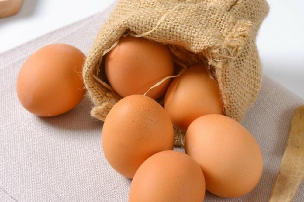 IMA TROSTRUKO VEĆU PLATU OD MENE: Dejanu je presela prodaja jaja, kad je kupac rekao koliko mu para nudi ŠOKIRAO SE