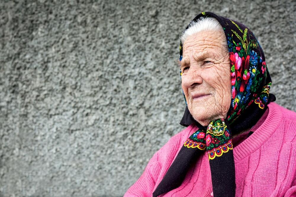 GODINAMA NA BOŽIĆ NEMA KO DA IM POKUCA NA VRATA: Starica iz Bosne doživela IZNENAĐENJE - evo šta se DESILO
