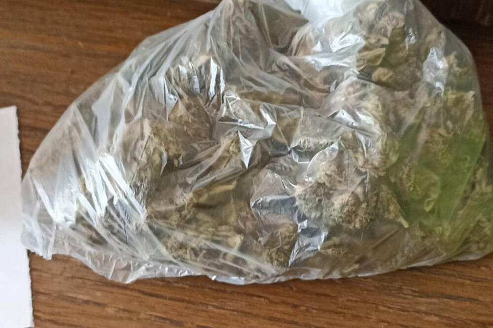 UHAPŠEN DILER U BEOGRADU: Policija mu pronašla 1,8 kilograma marihuane! (FOTO)