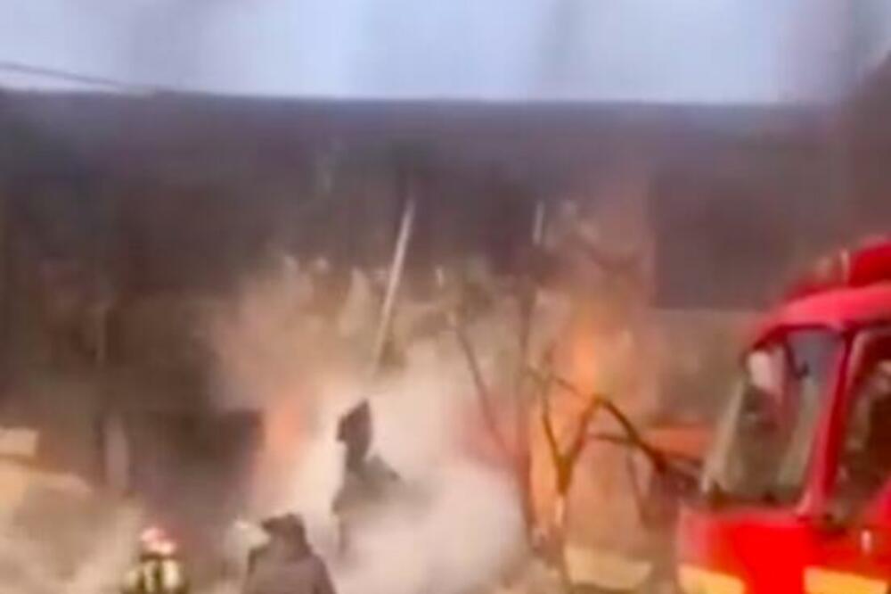 IRANSKI BORBENI AVION PAO NA SPORTSKI CENTAR U TABRIZU: Pilot dao sve od sebe da izbegne naselje (VIDEO)