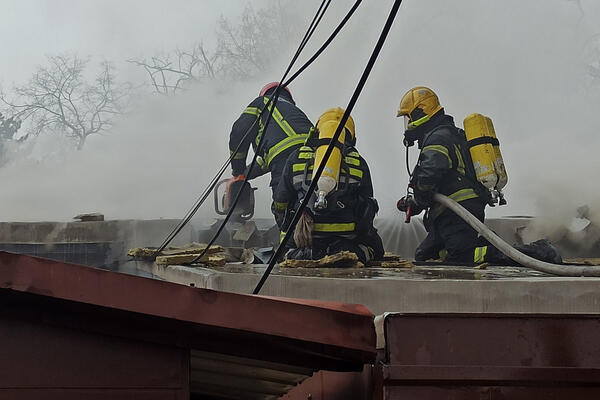 ZAPALILA SE OSMOSPRATNICA U MOSKVI: Evakuisano 400 ljudi, u gašenju požara učetvovalo oko 140 vatrogasaca!