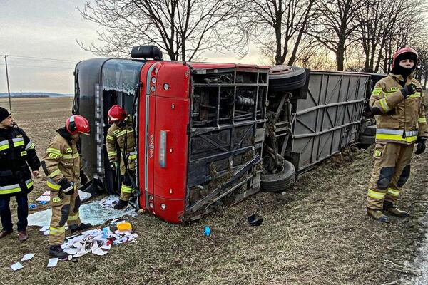 JEZIVA SAOBRAĆAJNA NESREĆA ODNELA NAJMANJE 15 ŽIVOTA: Prevrnuo se autobus u Maroku, mnogo povređenih!