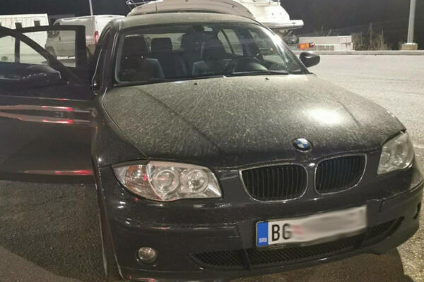 ZAUSTAVLJEN BMW PUN KOKAINA NA PRELAZU GOSTUN! Uhapšen Beograđanin