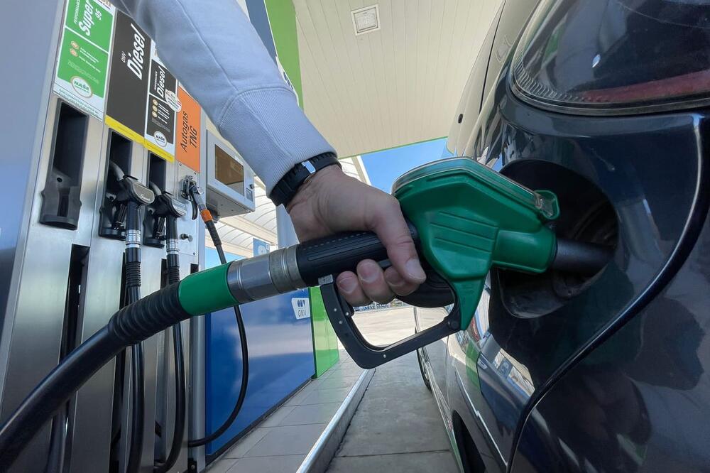 OBJAVLJENE NOVE CENE GORIVA, PAPRENE SU: Evo koliko ćemo plaćati benzin i dizel