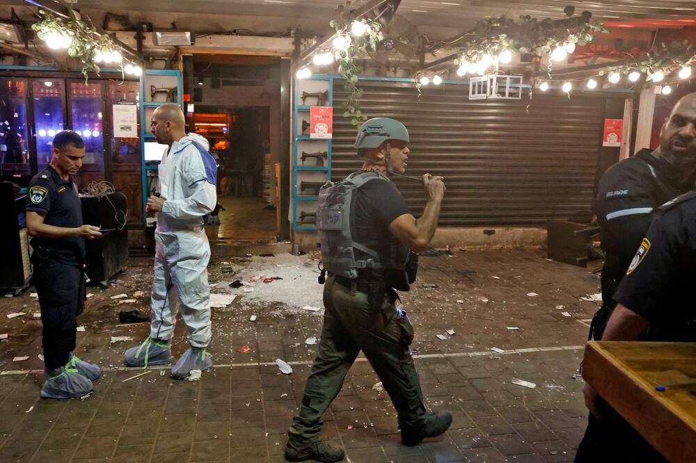 PUCNJAVA U TEL AVIVU: Ima RANJENJIH, sumnja se na TERORISTIČKI NAPAD! (VIDEO)
