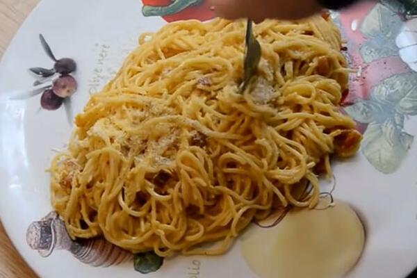NAJKREMASTIJE ŠPAGETE KARBONARA PROBUDIĆE VAM SVA ČULA: Originalni recept za ITALIJANSKI UKUS na tanjiru