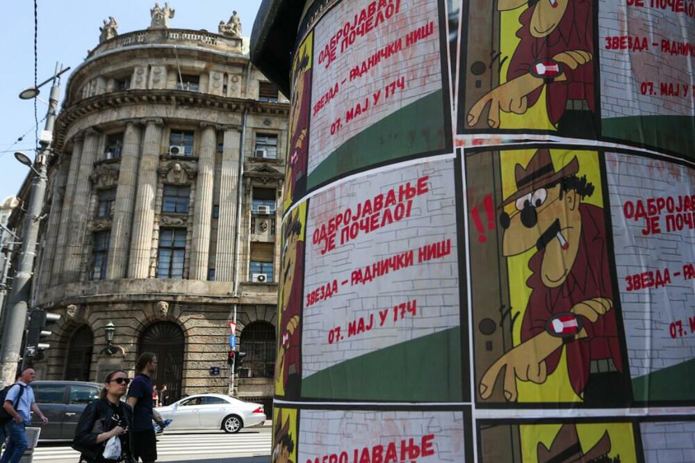 "ODBROJAVANJE JE POČELO" - Beograd osvanuo oblepljen plakatima navijača Zvezde! (FOTO)