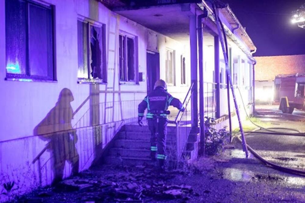 GORI PORODIČNA KUĆA U VALJEVU: Jedna ženska osoba povređena, vatrogasci na terenu