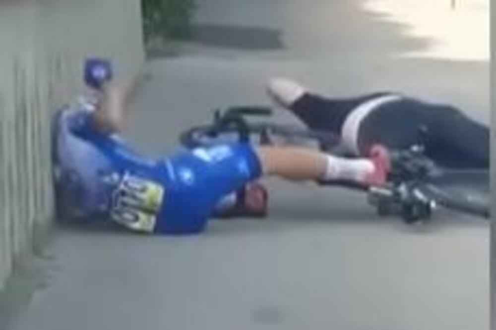 UZNEMIRUJUĆI SADRŽAJ: SNIMLJENA SMRT! Biciklista izgubio kontrolu, naleteo i na mestu UBIO čoveka! (VIDEO)