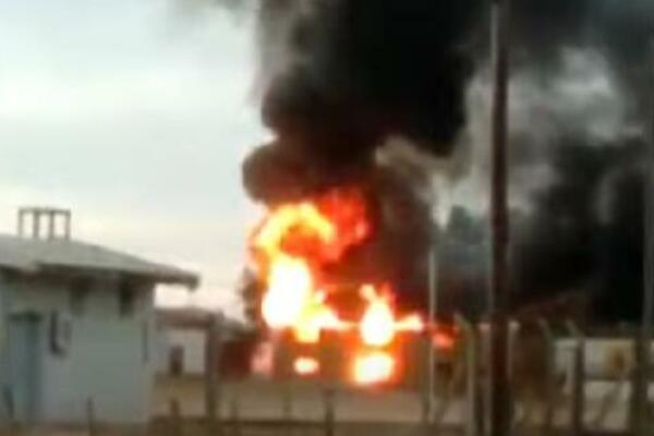 EKSPLOZIJA GASOVODA U MEKSIKU: Požar išao preko 100 metara u visinu, evakuisano 250 stanovnika! (VIDEO)