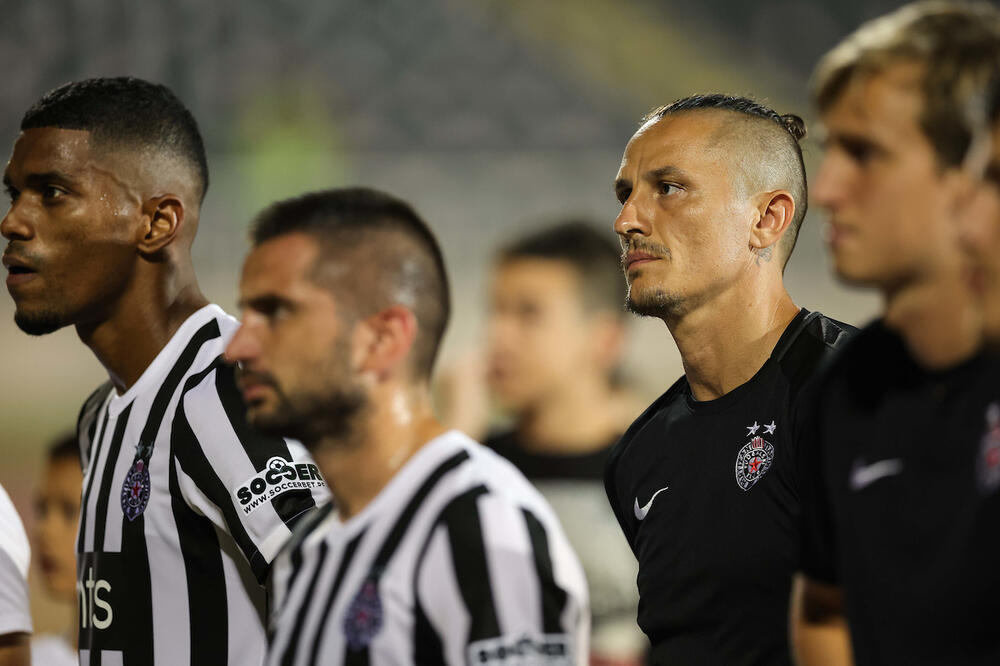 ASOVI CRNO-BELIH SLOŽNI: U teškim vremenima se vidi KO JE SPREMAN da igra za Partizan!