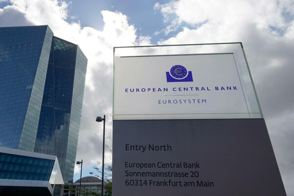 ECB PONOVO PODIGLA KAMATNE STOPE: Evo šta se desilo sa EVROM nakon te ODLUKE!