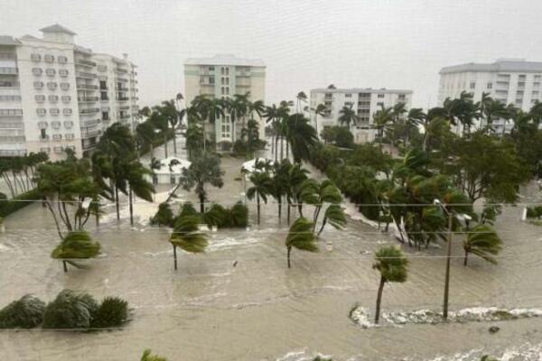 EVAKUISANO VIŠE OD HILJADU PACIJENATA IZ BOLNICA NA FLORIDI: Uragan nosi sve pred sobom (VIDEO)
