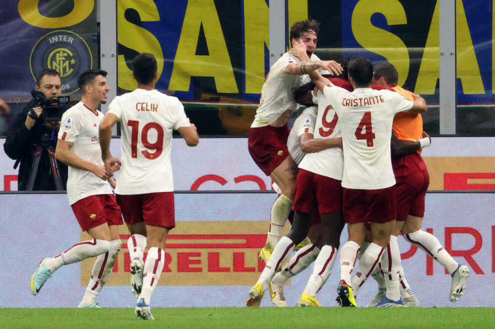 "VUČICA" POKORILA MILANO - BEZ MURINJA: Roma srušila Inter u derbiju kola!