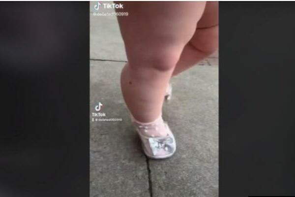 HAOS NA TIKTOKU! Majka obula BEBI ŠTIKLE - komentari samo PLJUŠTE - super način da BEBA SLOMI noge?! (VIDEO)