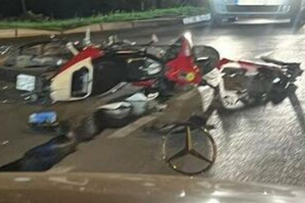DELOVI MOTORA RAZBACANI SVUDA: Oboren motociklista u Sremskoj Kamenici! (FOTO)