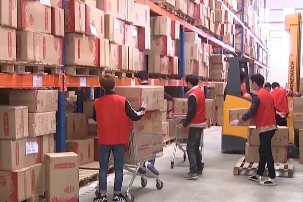 DRŽAVNI ZAVOD ZA POŠTU KINE: Tokom prazničnih dana u Kini isporučeno više od četiri milijarde paketa! VIDEO