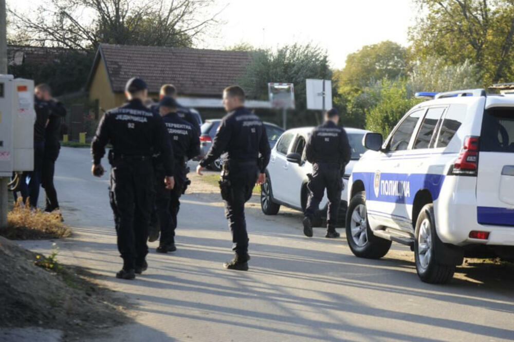 PRONAĐENO ORUŽJE I DROGA: Velika akcija NOVOPAZARSKE POLICIJE, više osoba uhapšeno!