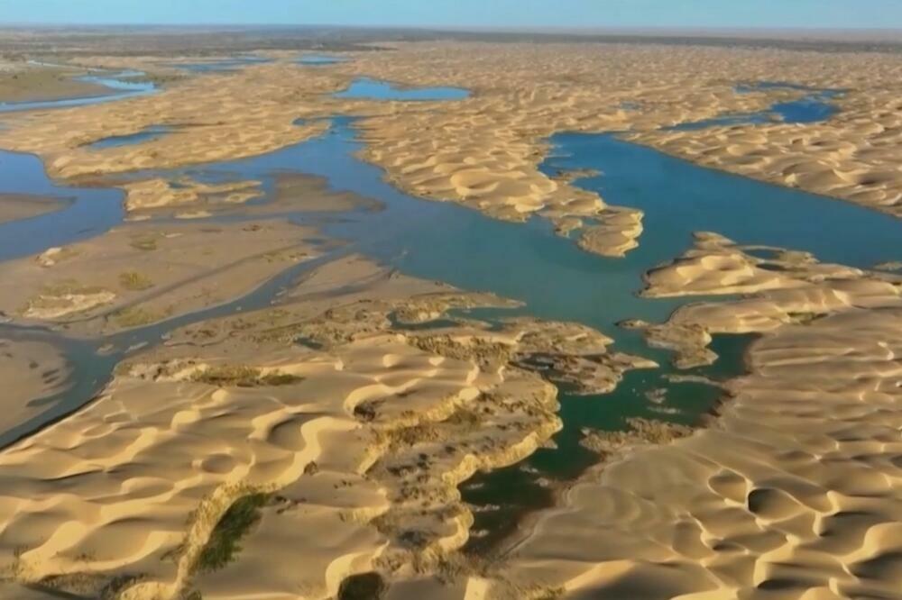 NAJVEĆA KOLIČINA VODE U RECI TARIM: Jezera u pustinji Takla Makanu! VIDEO