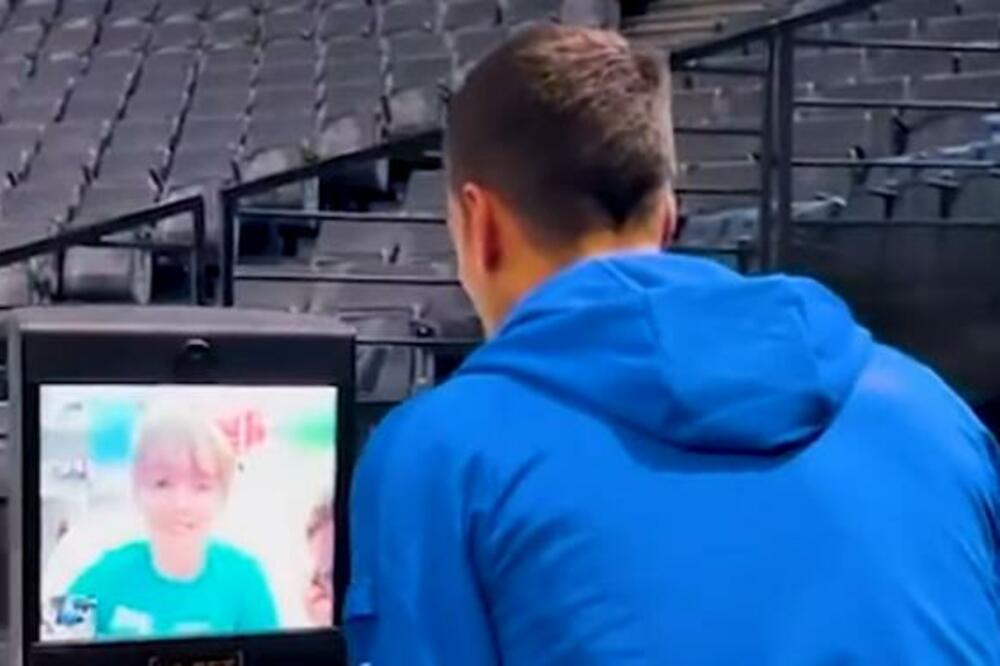 ĐOKOVIĆ JOŠ JEDNOM POKAZAO KAKAV JE ČOVEK: Prelep Novakov gest koji je obradovao mladog navijača! (VIDEO)