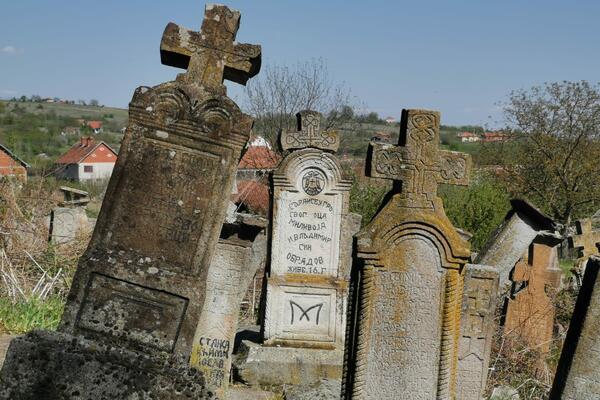VIC OD KOJEG ĆETE SE VALJATI OD SMEHA: Zaposlio se Crnogorac kao čuvar groblja...