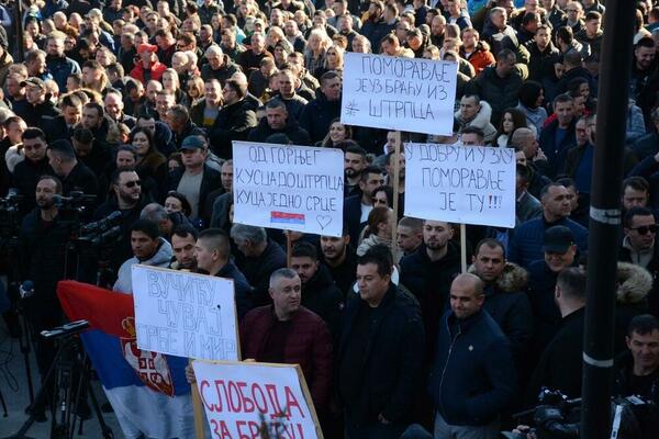 MIRAN NARODNI PROTEST U ŠTRPCU: Na hiljade okupljenih Srba: Stefane, srce srpsko junačko! (FOTO)