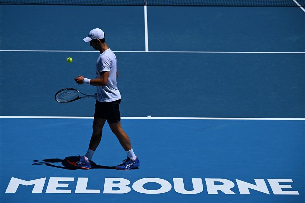 NEMA RAZLOGA ZA BRIGU: Novak odradio trening u Melburnu bez problema, sve je spremno za napad na 22. titulu! VIDEO