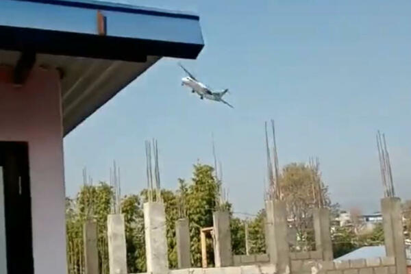 NAJMANJE 16 OSOBA STRADALO? Snimljen POSLEDNJI TRENUTAK pred pada aviona u Nepalu (VIDEO)
