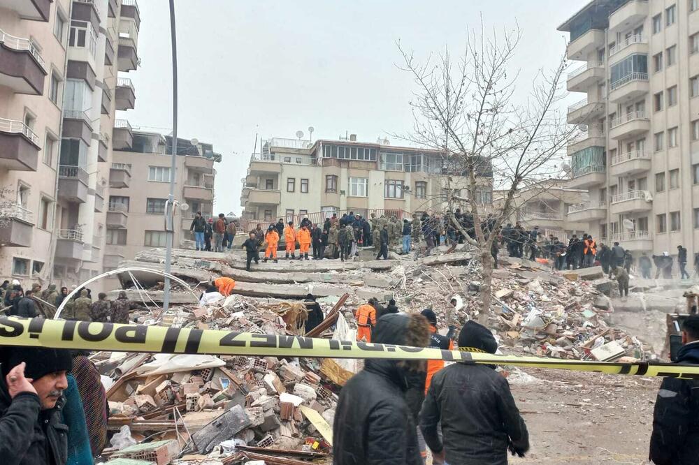 NEPREKIDNO SE TRAGA ZA PREŽIVELIMA U RUŠEVINAMA: Broj žrtava zemljotresa u Turskoj i Siriji SVE VEĆI