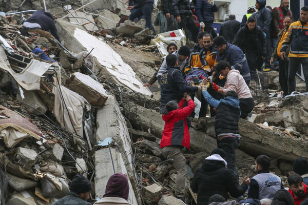 Najmanje 19.300 ljudi hospitalizovano u Turskoj nakon zemljotresa