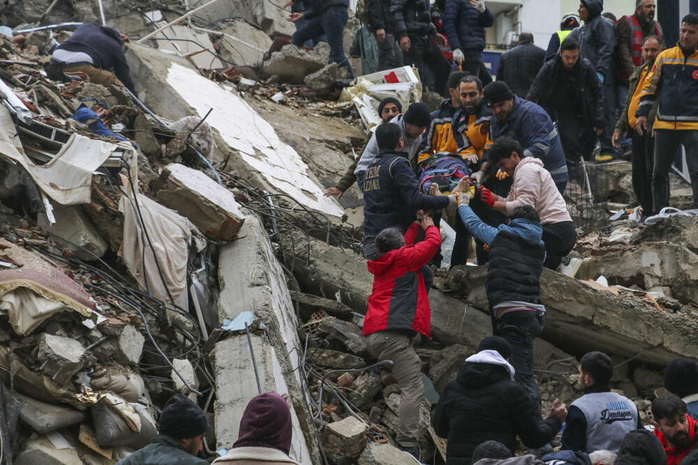Najmanje 19.300 ljudi hospitalizovano u Turskoj nakon zemljotresa