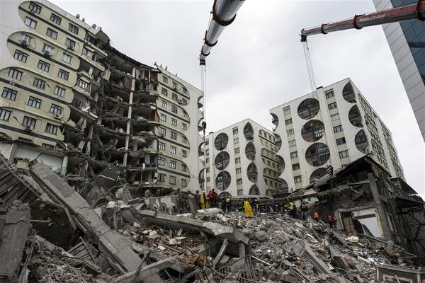 " OVO JE SRAMOTA": KARIKATURA o Turskom zemljotresu izazvala LAVINU BESA, da li je moguće da su OVO uradili!