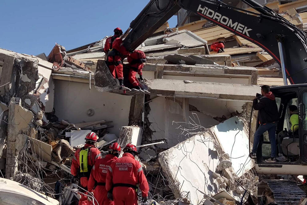 BROJ ŽRTAVA U TURSKOJ PORASTAO NA 43.556, registrovano 8.000 zemljotresa!