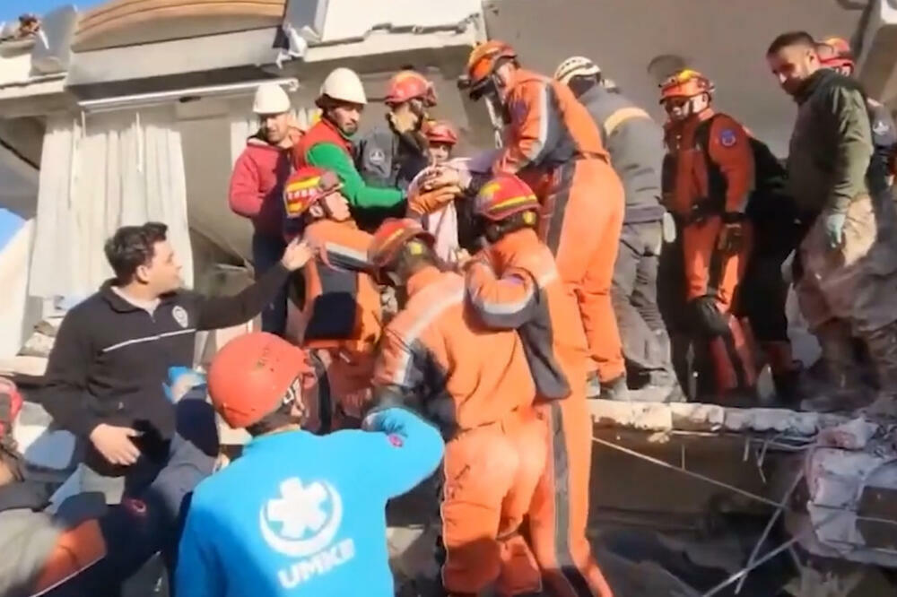 Kineski spasilački tim u Turskoj: Odmah započeli rad s lokalnim timovima (VIDEO)