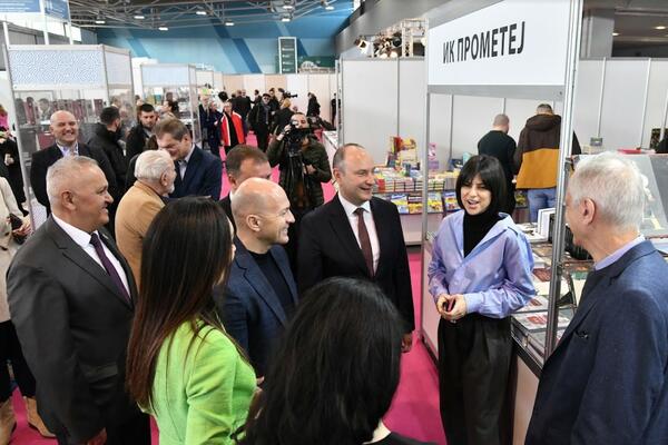 Počeo Međunarodni sajam knjiga i Izložba umetnosti “Art Expo” na Novosadskom sajmu koji obeležava vek postojanja