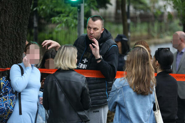 DUŠKO SAVANOVIĆ PRED ŠKOLOM U KOJOJ JE IZBILA PUCNJAVA: Bivši reprezentativac čeka da policija izvede njegovo dete!