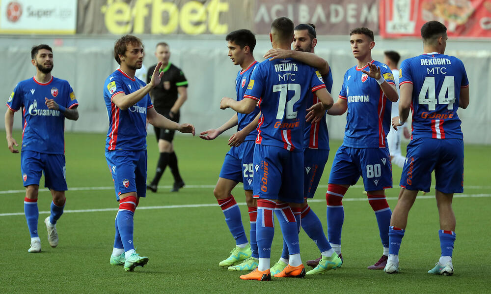 Fudbaleri Crvene zvezde na utakmici protiv Vožovca