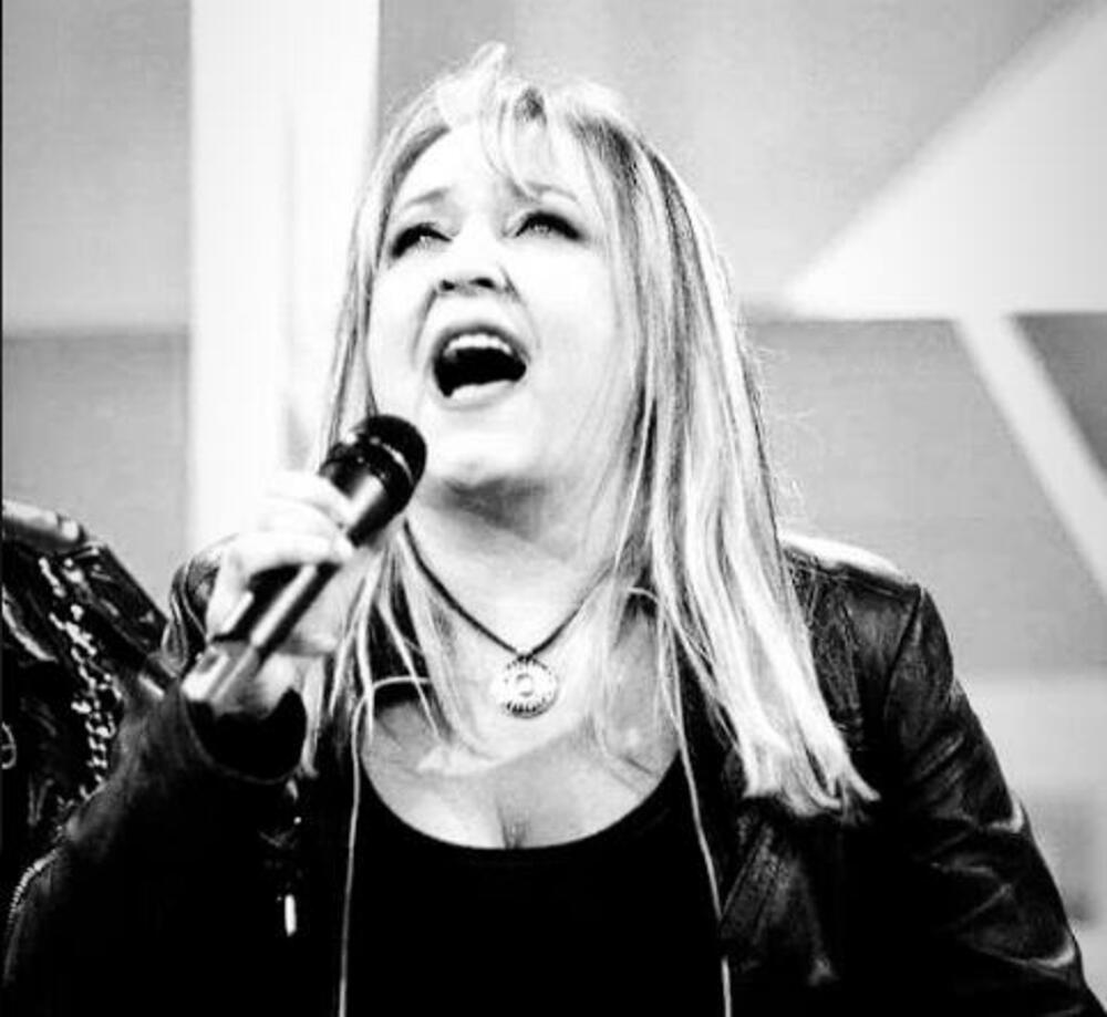 Pevačica Lana Toković iznenada je preminula u 57. godini, a uzrok smrti je, kako se pisalo, sepsa, zbog koje je upala u komu