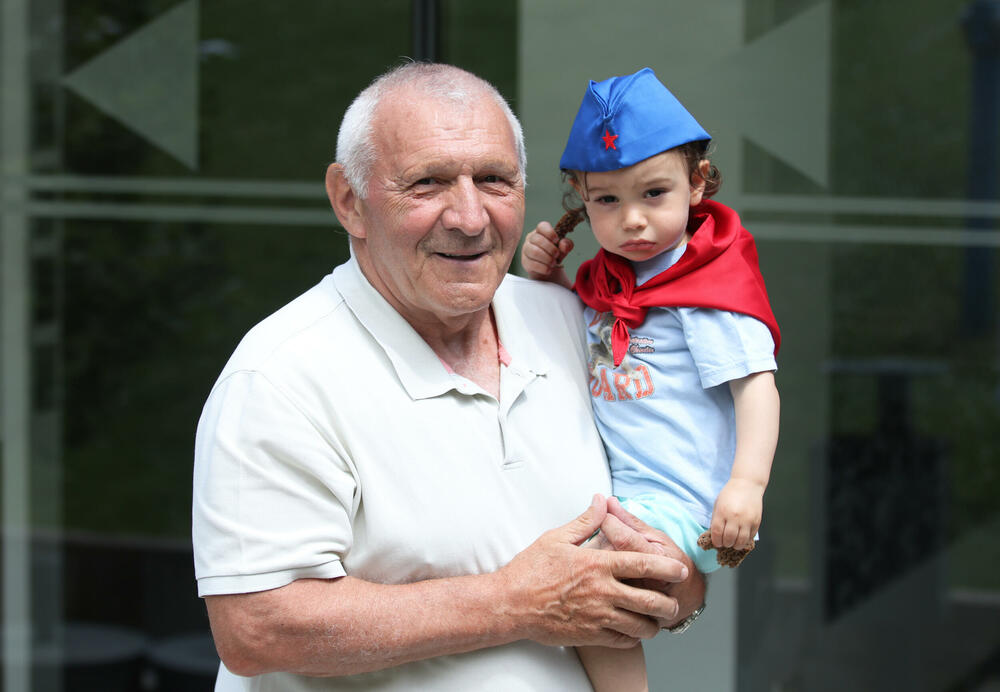 Ljubiša Jovanovski sa unukom