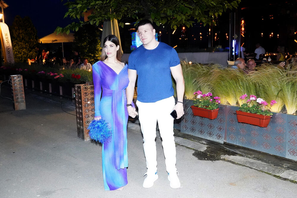 Pevač Sloba Radanović i Jelena rekli obavili su građansko venčanje 2020. godine, a potom su se venčali i u crkvi.